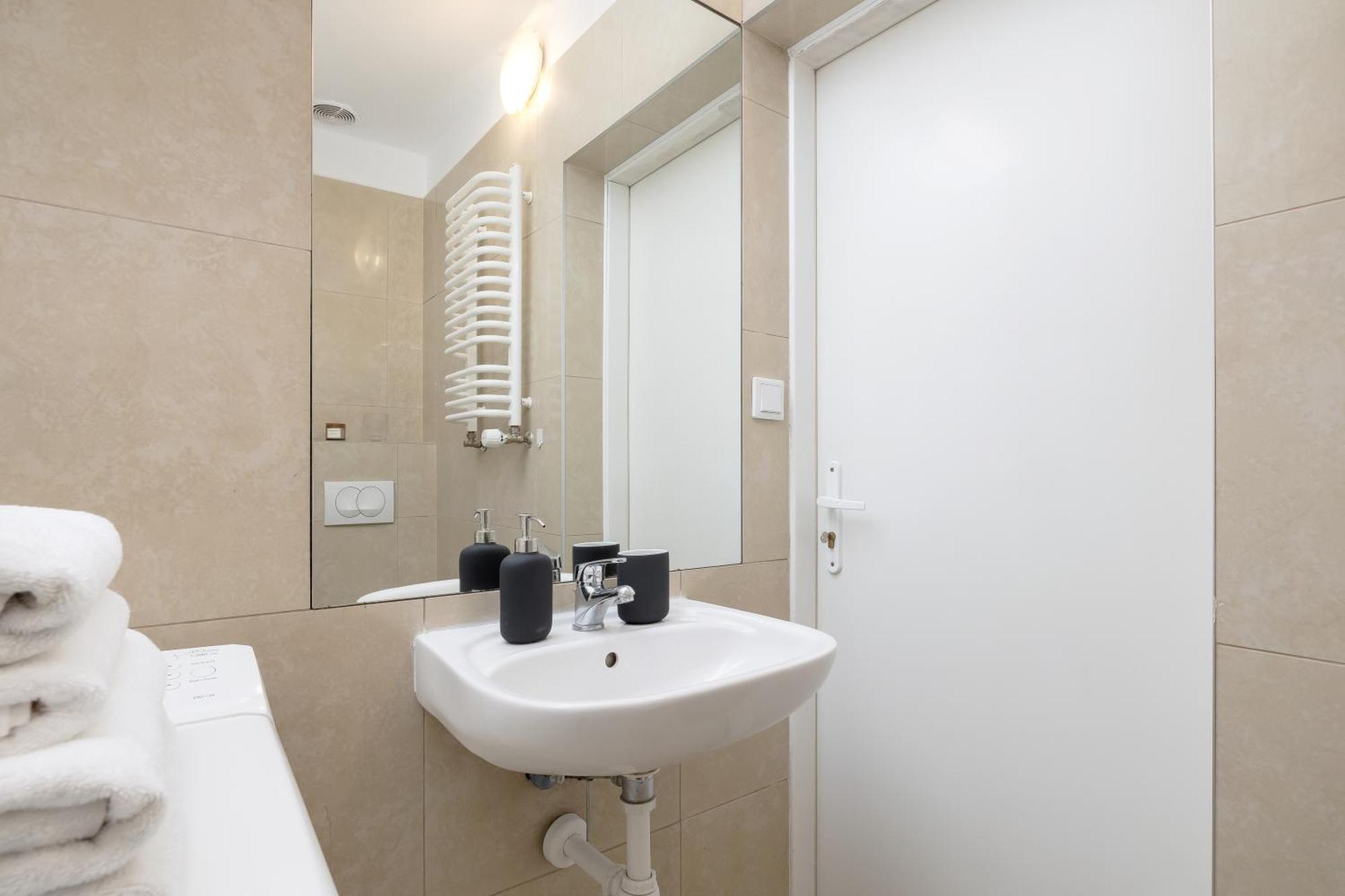 Studio Apartment With Ac - Dluga 65 Kraków Exteriör bild